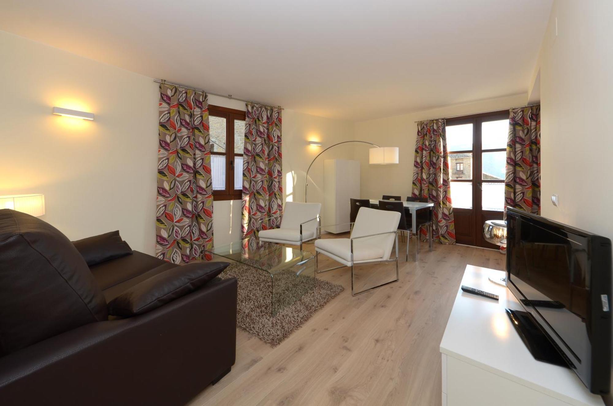 Apartamentos El Palacete De Ainsa Bagian luar foto