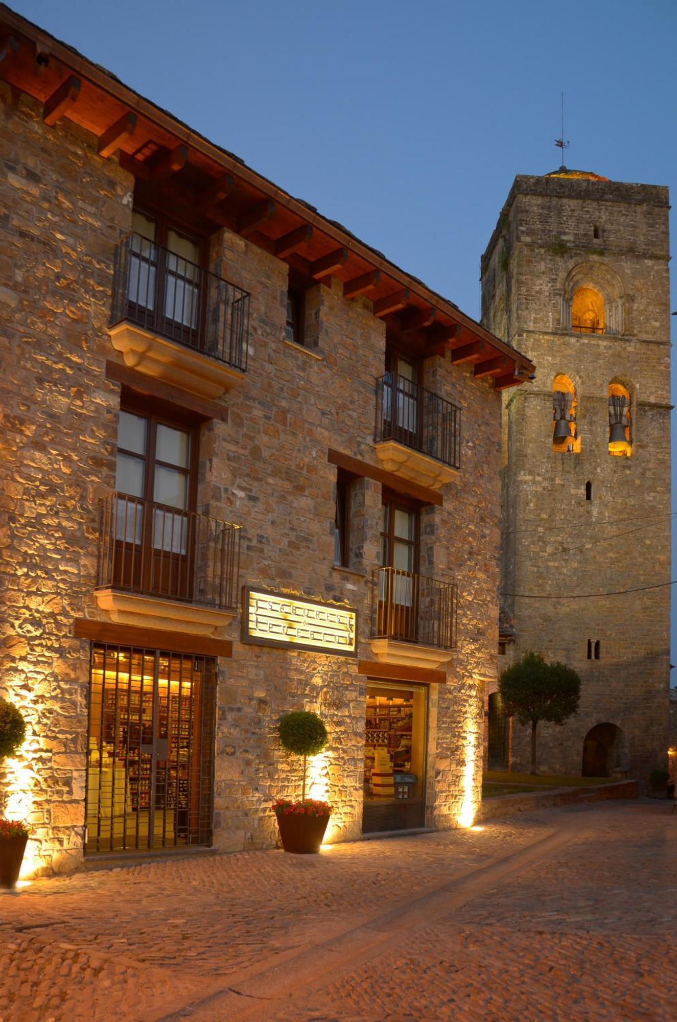 Apartamentos El Palacete De Ainsa Bagian luar foto